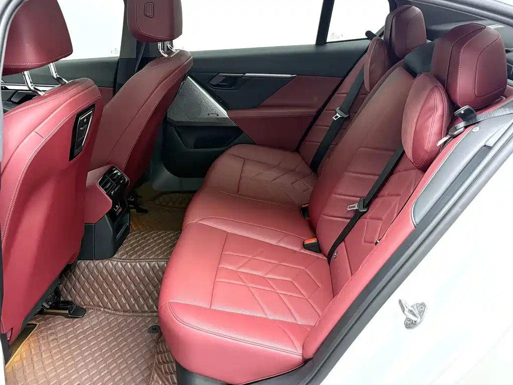 BMW 5 Series — миниатюра 6