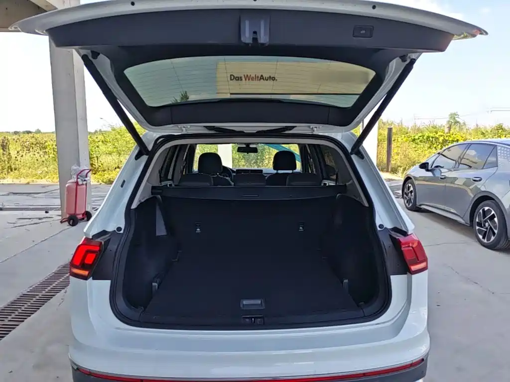 Volkswagen Tiguan L — миниатюра 19