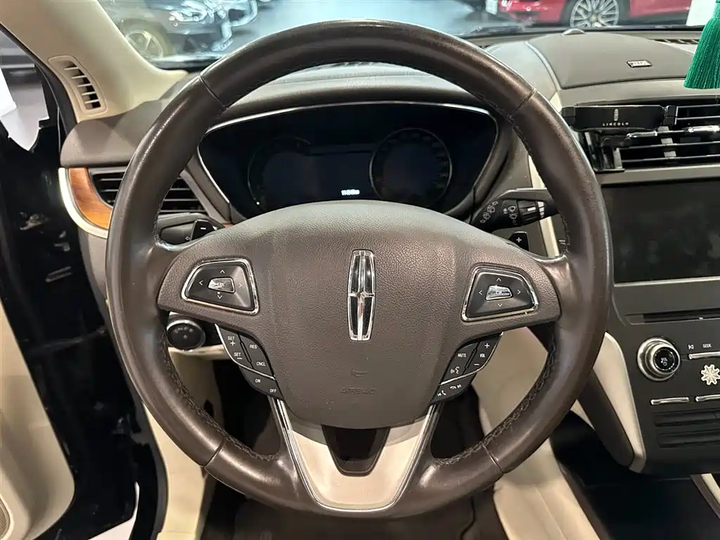 Lincoln MKC — миниатюра 10
