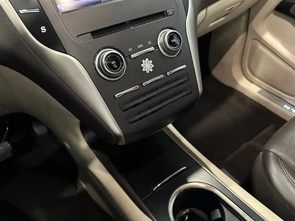 Lincoln MKC — миниатюра 11