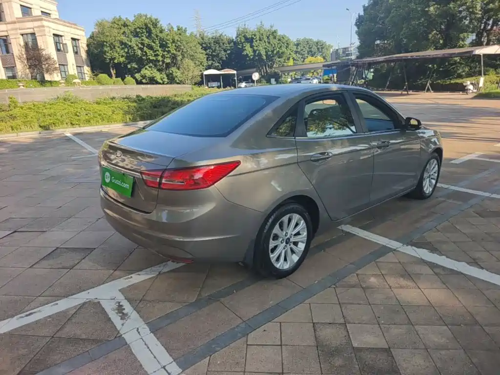 Ford Escort — миниатюра 7