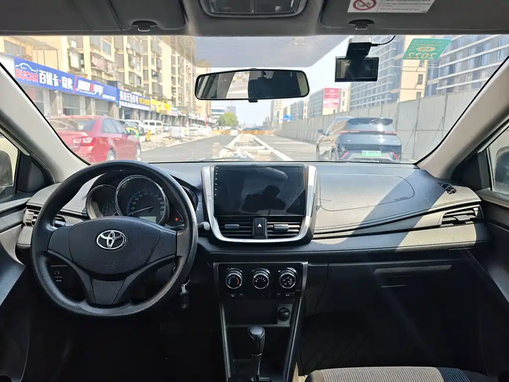 TOYOTA YARIS L TO ENJOY