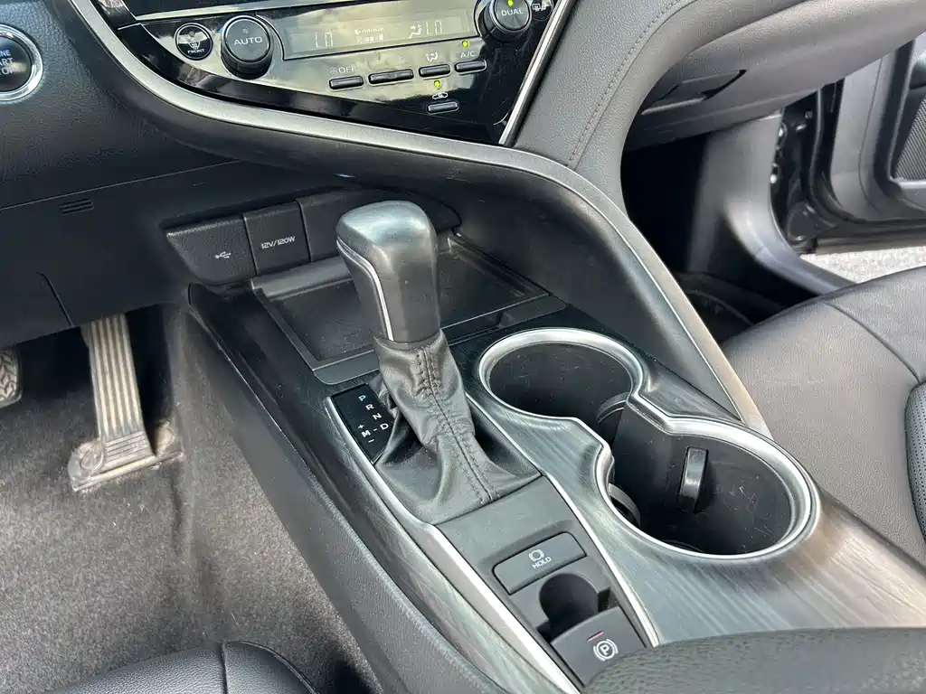 Toyota Camry — миниатюра 16
