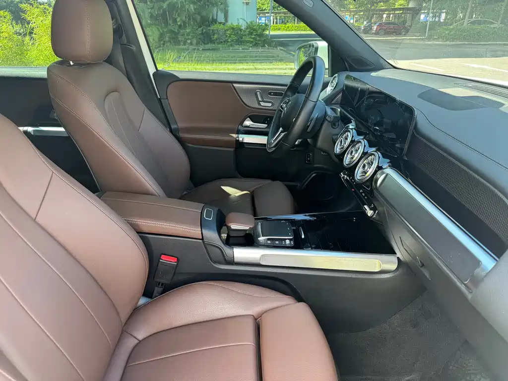Mercedes-Benz GLB — миниатюра 13
