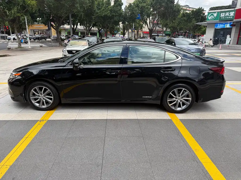 Lexus ES — миниатюра 2