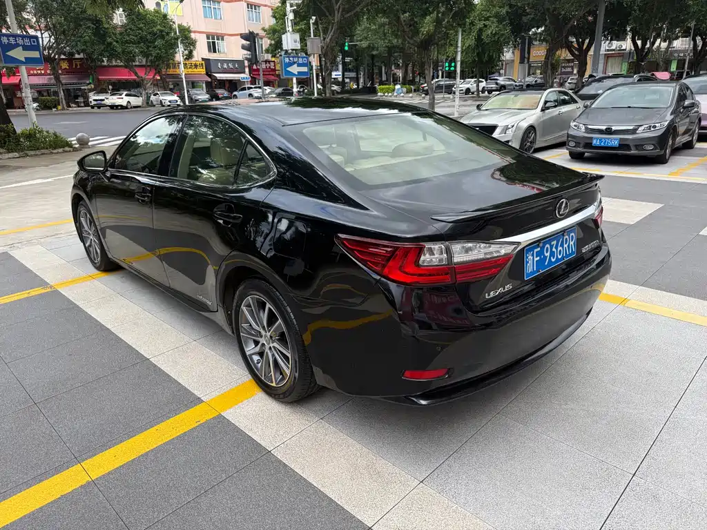 Lexus ES — миниатюра 3