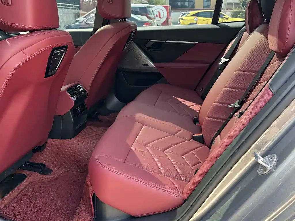 BMW 5 Series — миниатюра 6