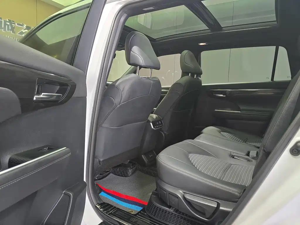 Toyota Crown Kluger — миниатюра 11