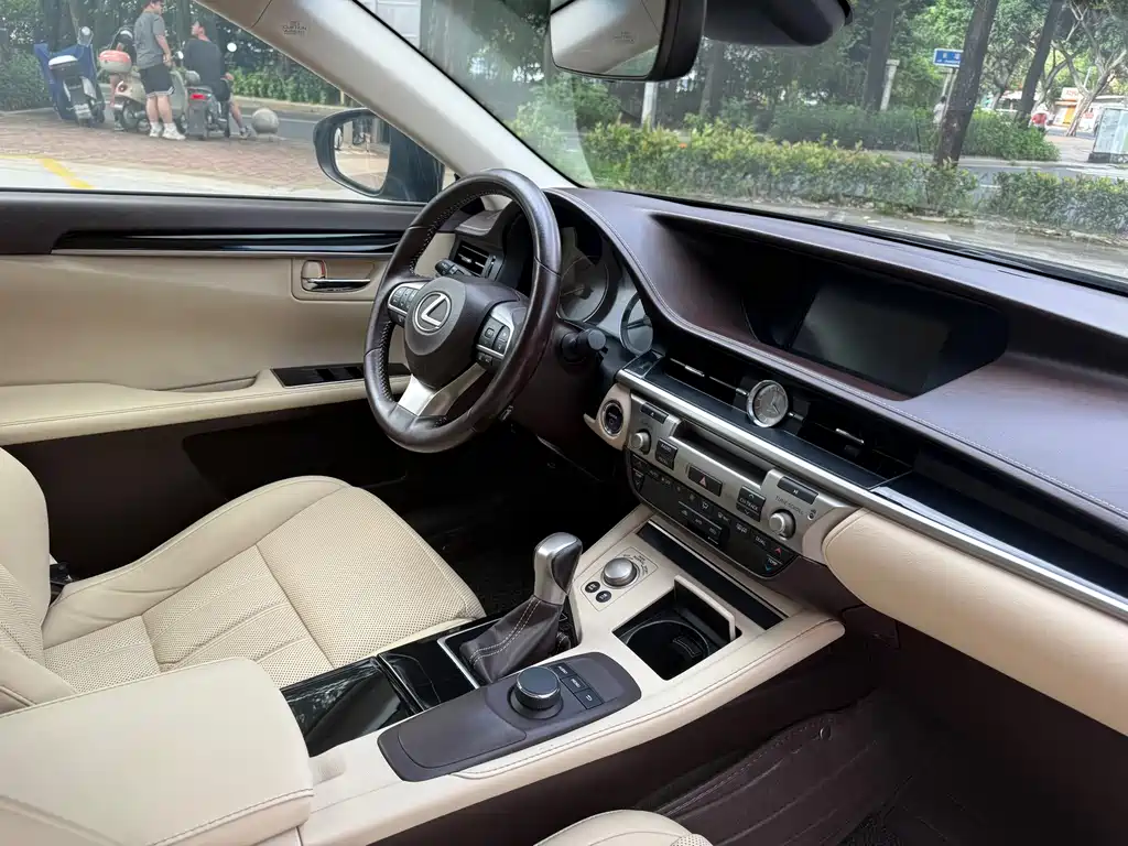 Lexus ES — миниатюра 18