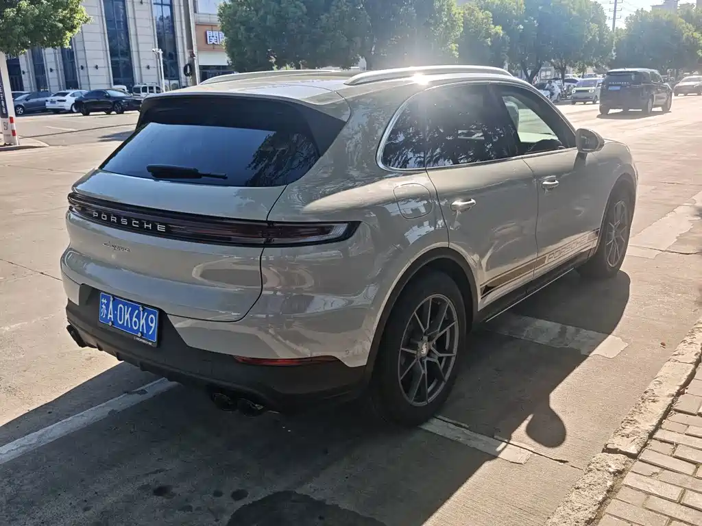 Porsche Cayenne — миниатюра 5