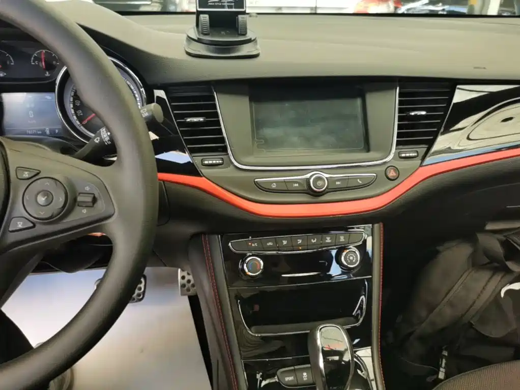 Buick Verano — миниатюра 13