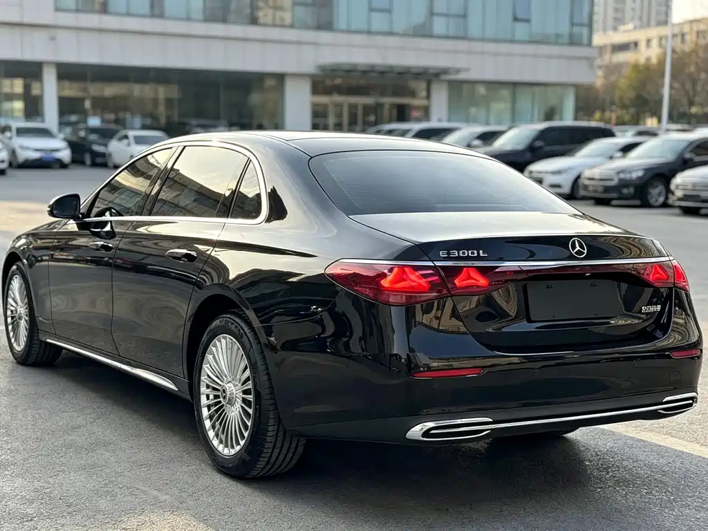 Mercedes-Benz E-Class — миниатюра 10