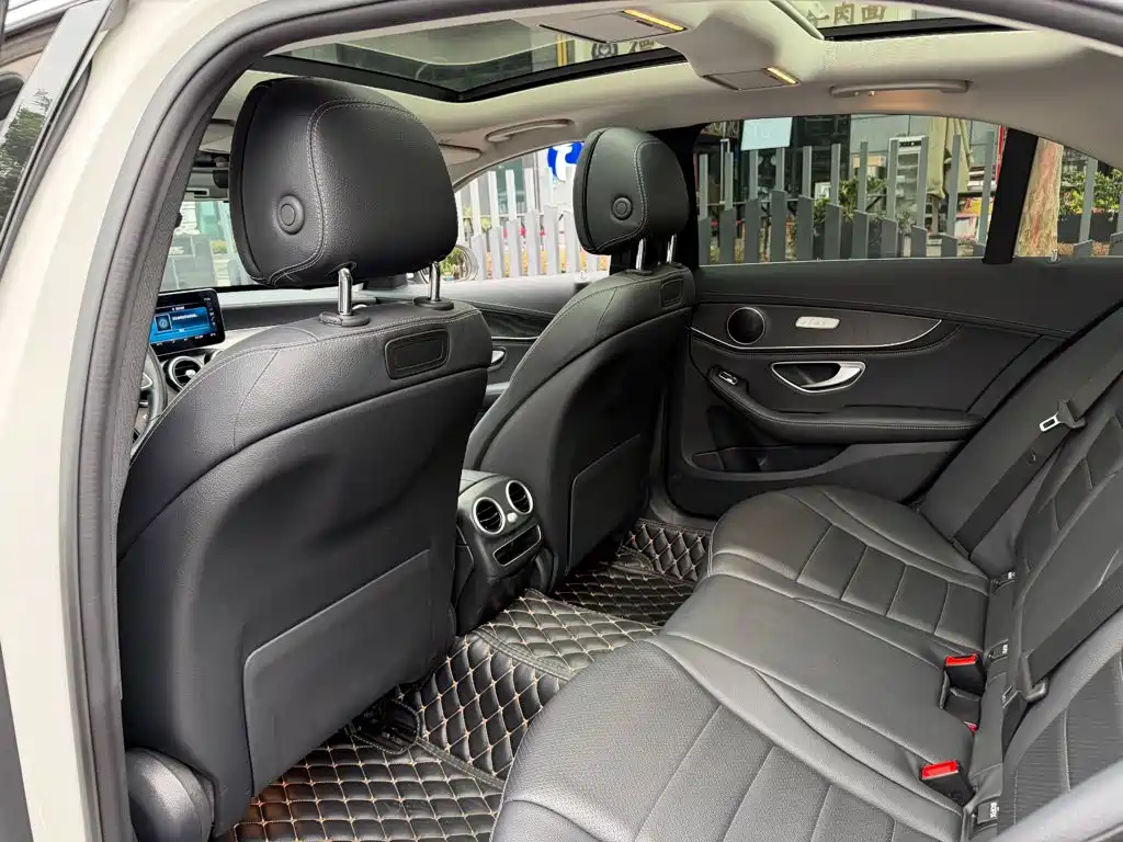 Mercedes-Benz C-Class — миниатюра 11