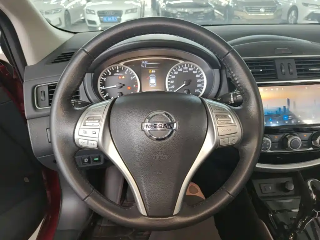 Nissan Tiida — миниатюра 11