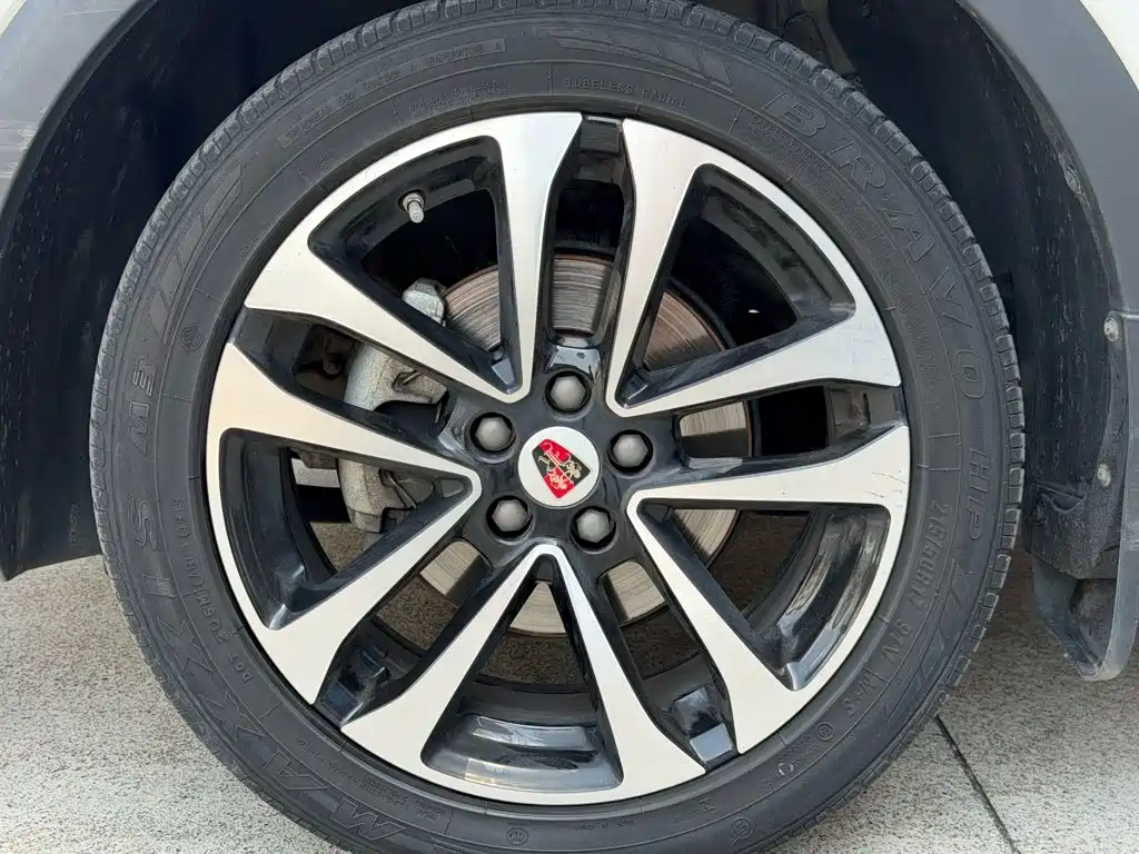 Roewe RX3 — миниатюра 6