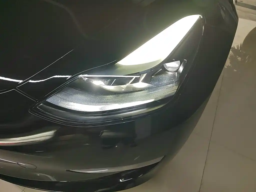 Tesla Model 3 — миниатюра 18
