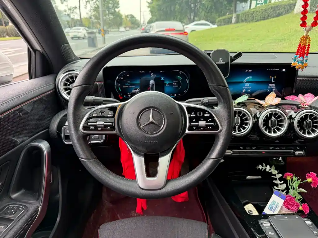 Mercedes-Benz A-Class — миниатюра 14