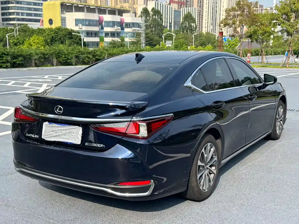 Lexus ES — миниатюра 9