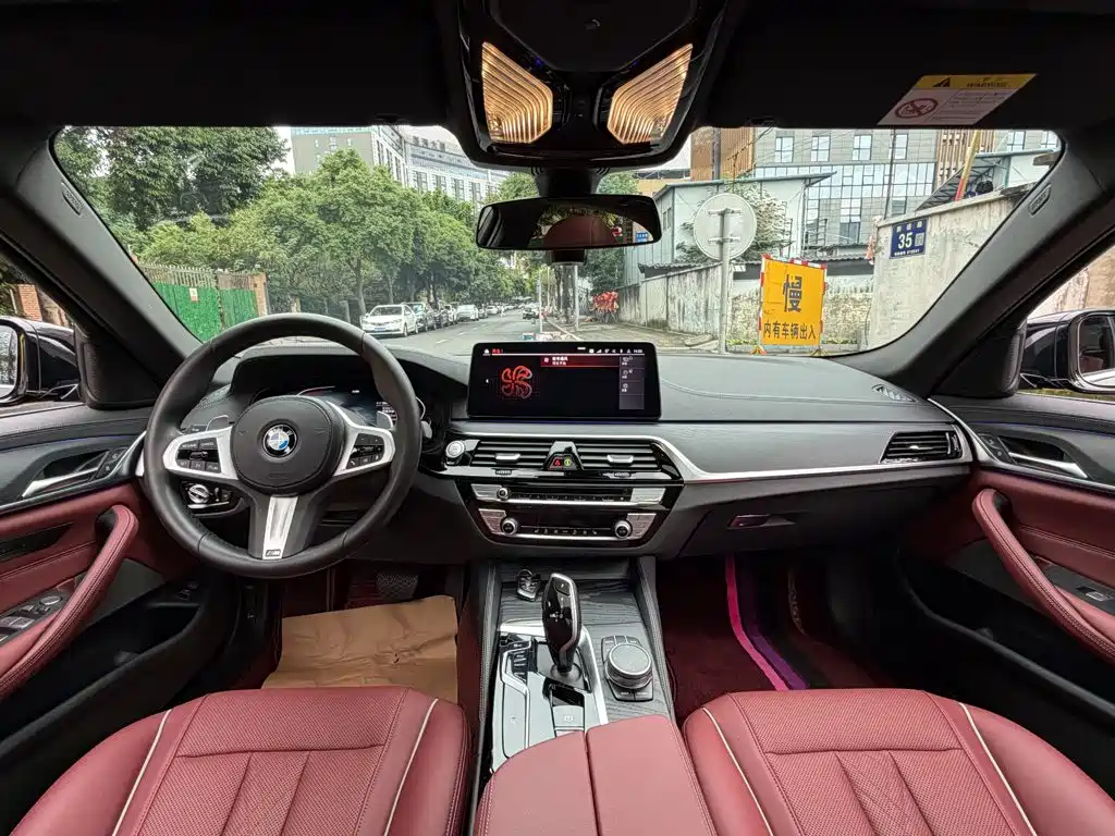 BMW 5 Series — миниатюра 13