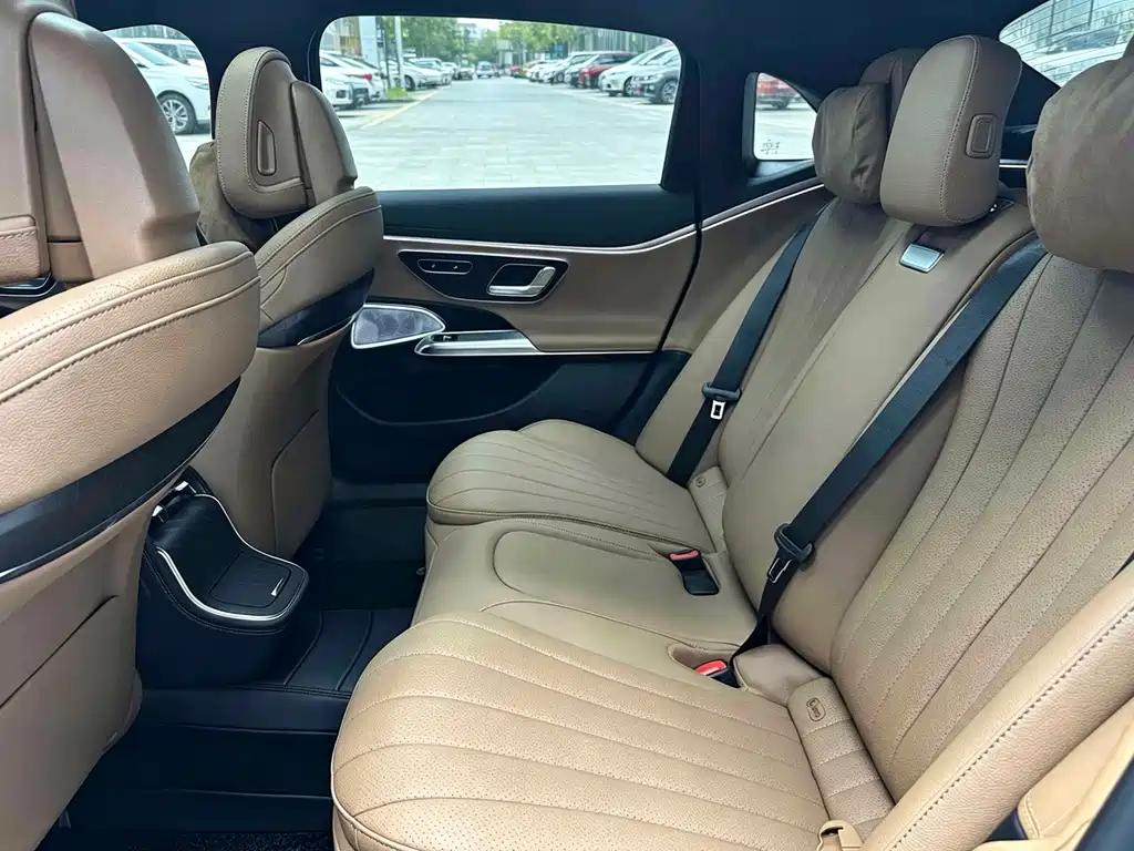 Mercedes-Benz E-Class — миниатюра 7