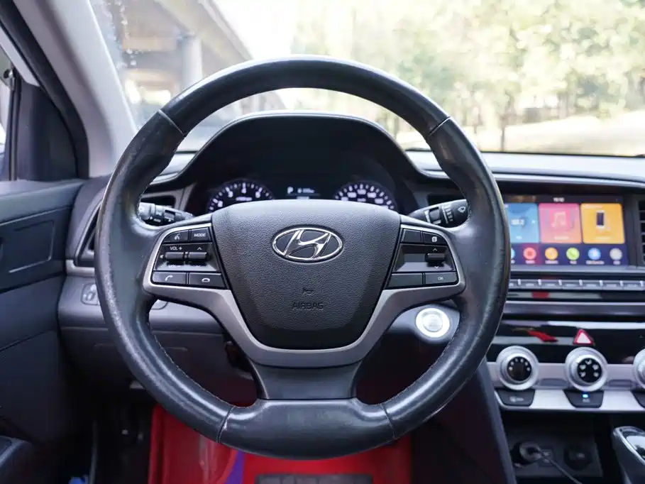 Hyundai Elantra — миниатюра 7