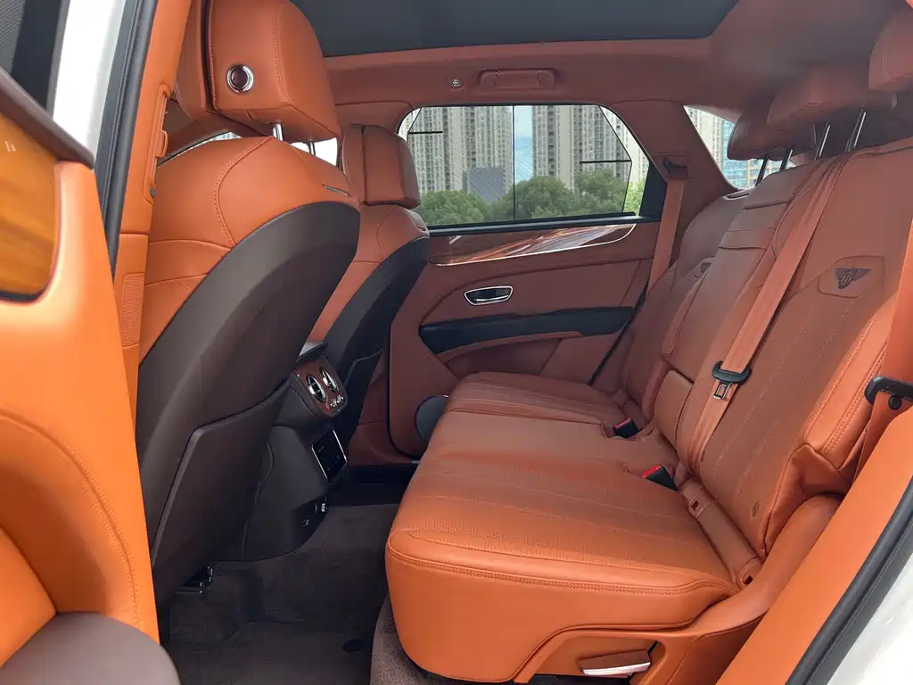 Bentley Bentayga — миниатюра 7