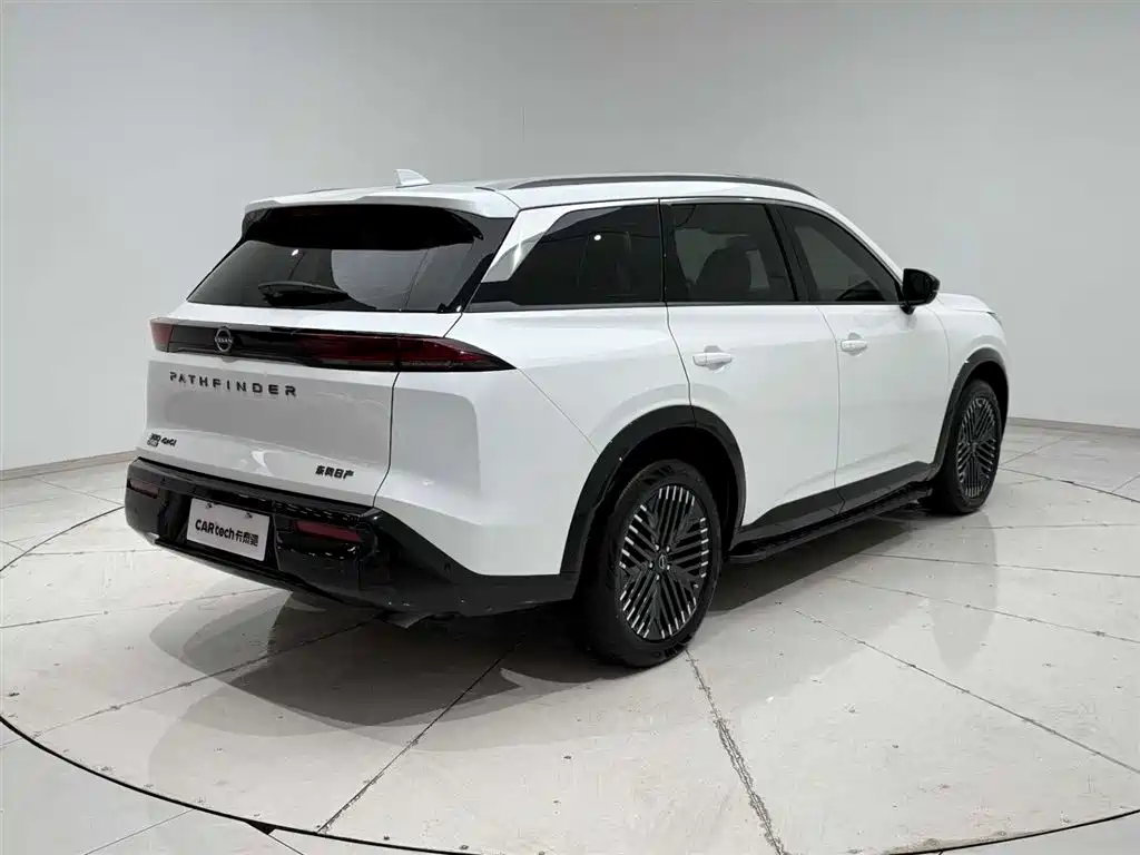 NISSAN EXPLORING THE LAND