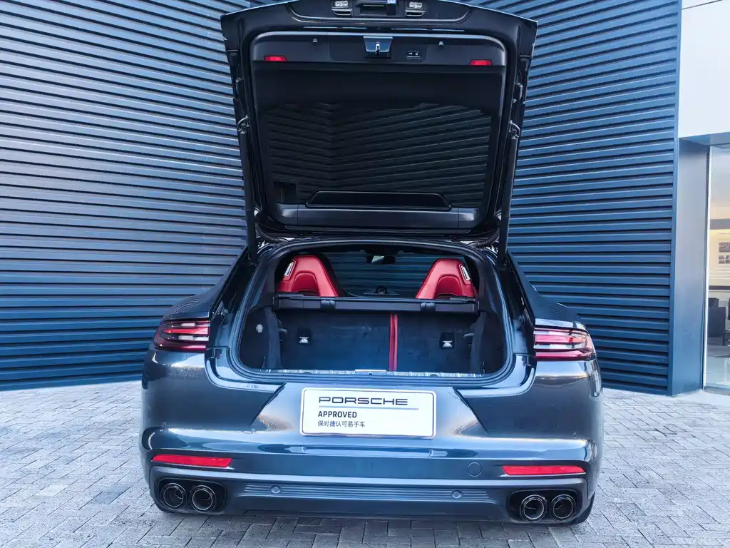 PORSCHE PANAMERA