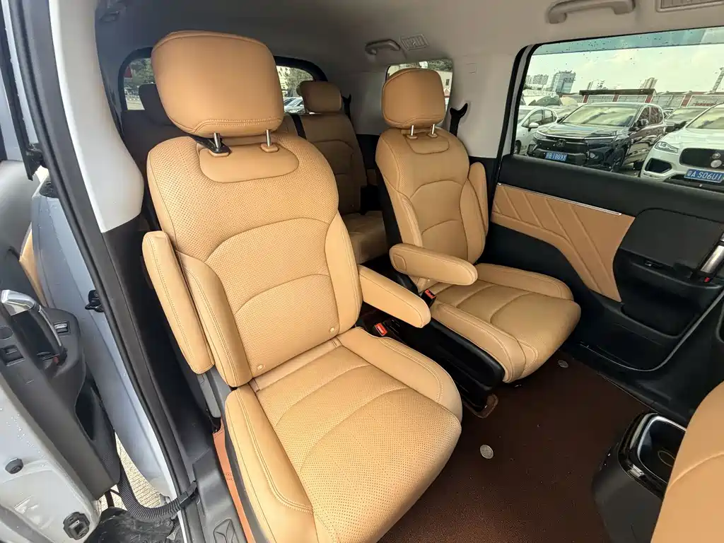 Wuling Xingguang 730 New Energy — миниатюра 12