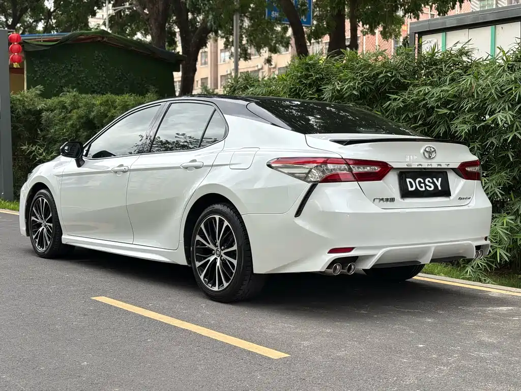 Toyota Camry — миниатюра 26