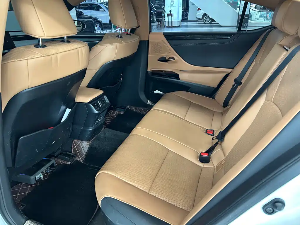 Lexus ES 2022 300h Premium