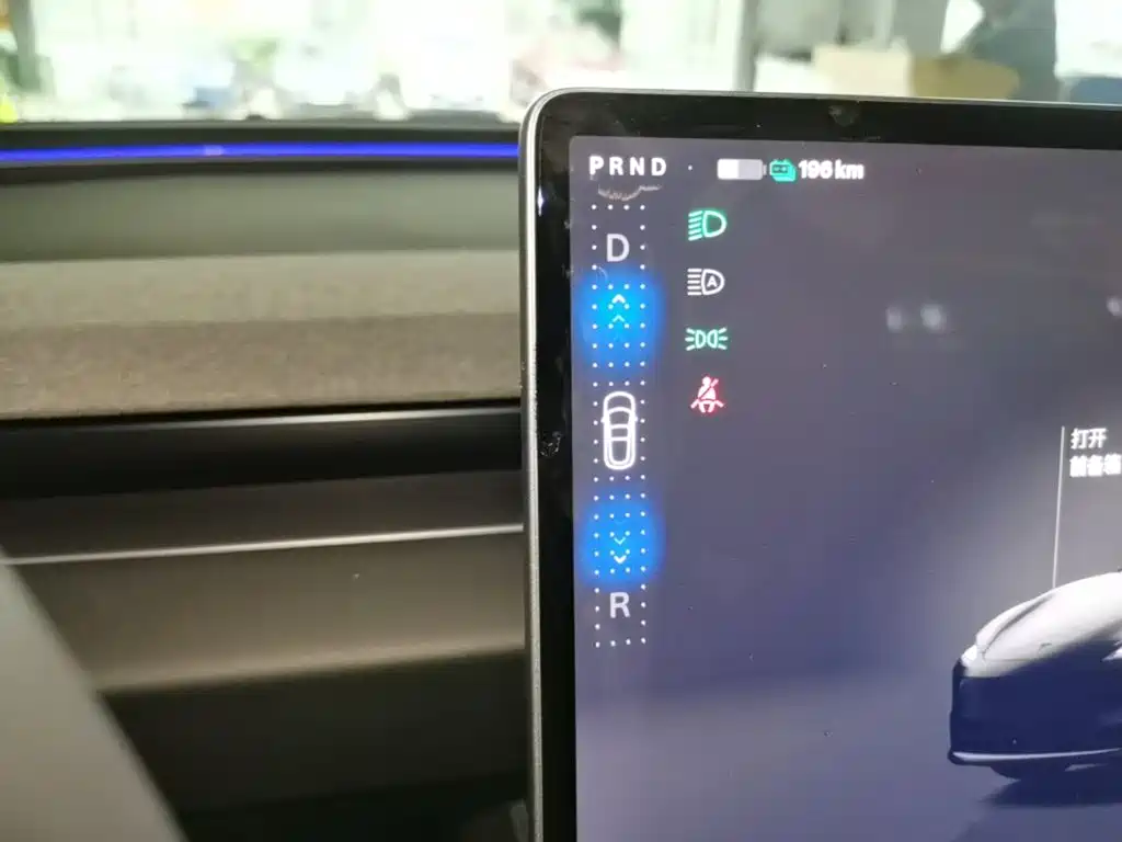 Tesla Model 3 — миниатюра 14