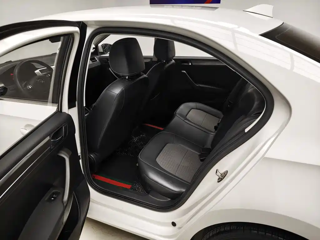 Volkswagen Santana — миниатюра 17
