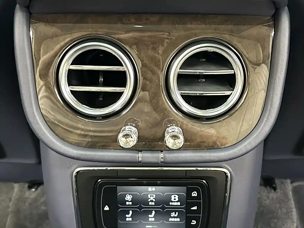 Bentley Bentayga — миниатюра 25
