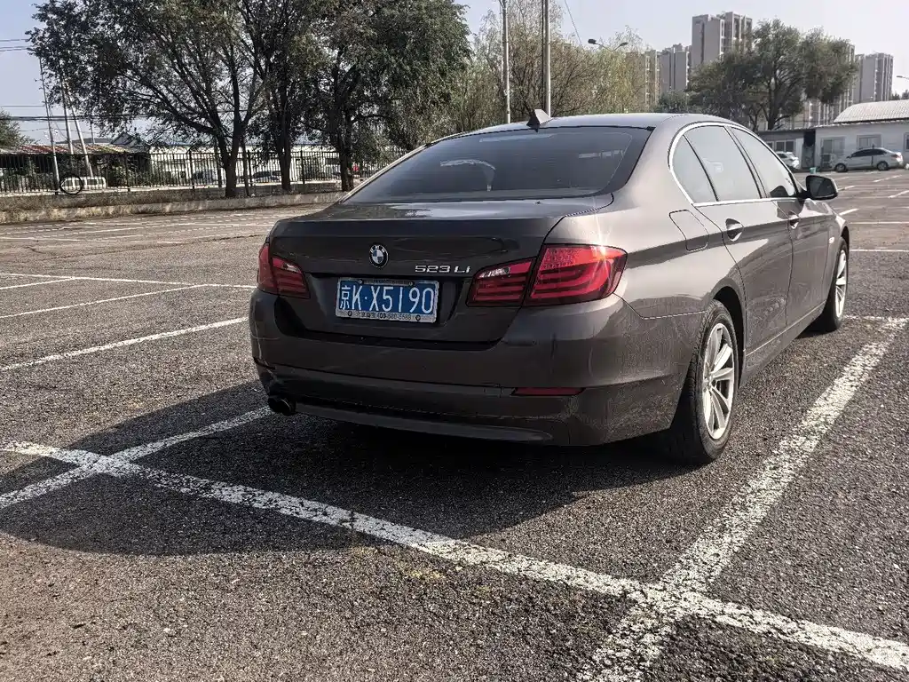 BMW 5 Series — миниатюра 4