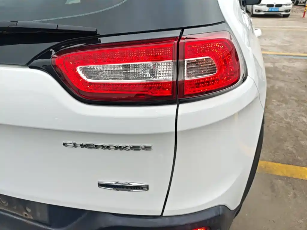 Jeep Cherokee — миниатюра 8