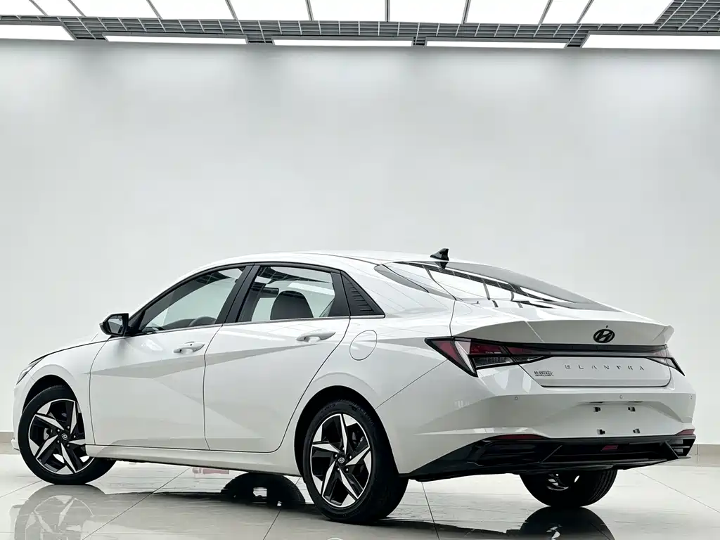 Hyundai Elantra — миниатюра 4