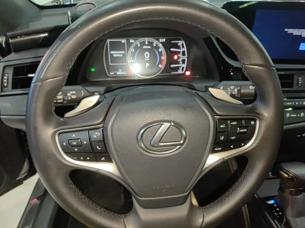 Lexus ES — миниатюра 11