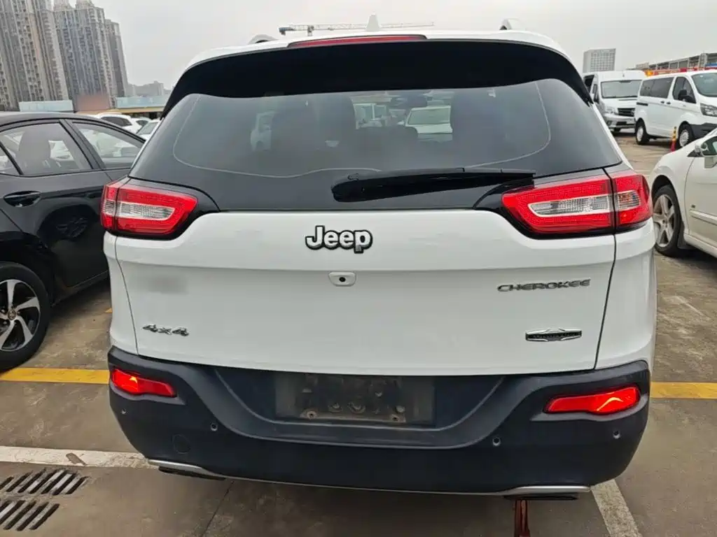 Jeep Cherokee — миниатюра 6
