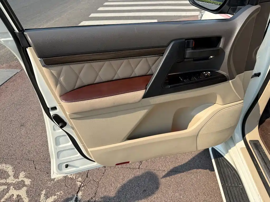 Toyota Land Cruiser — миниатюра 6