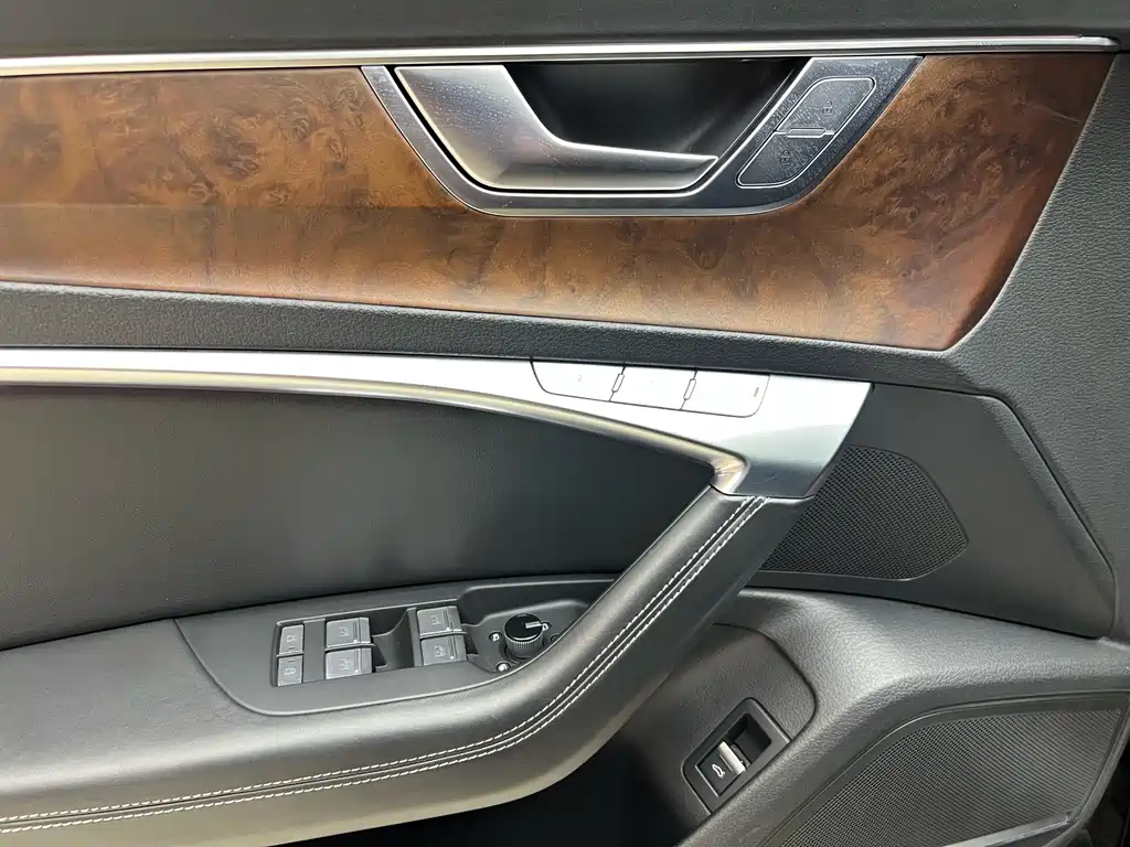 Audi A6L 2023 55 TFSI quattro Premium