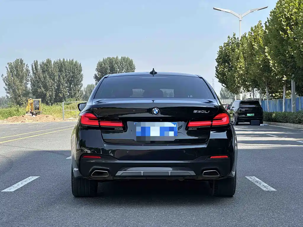 BMW 5 Series — миниатюра 7