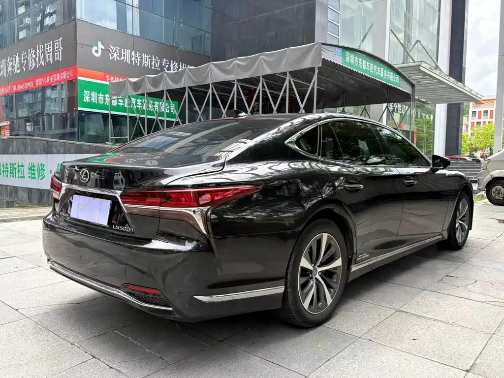 Lexus LS — миниатюра 8