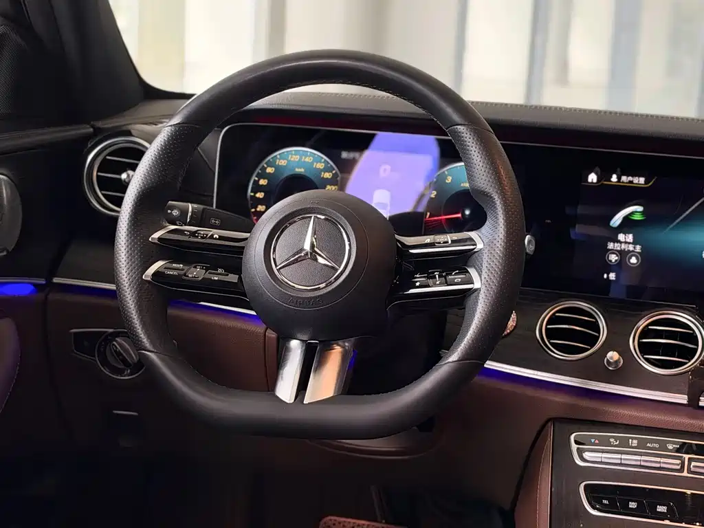 Mercedes-Benz E-Class — миниатюра 13