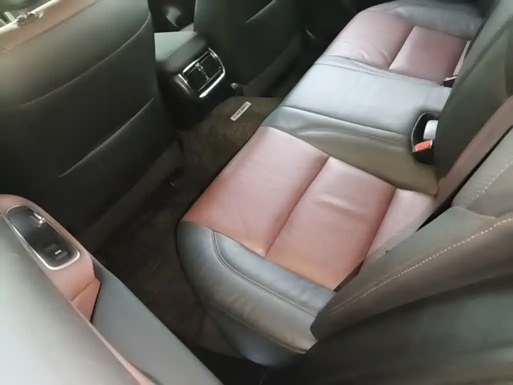 Toyota Crown — миниатюра 17
