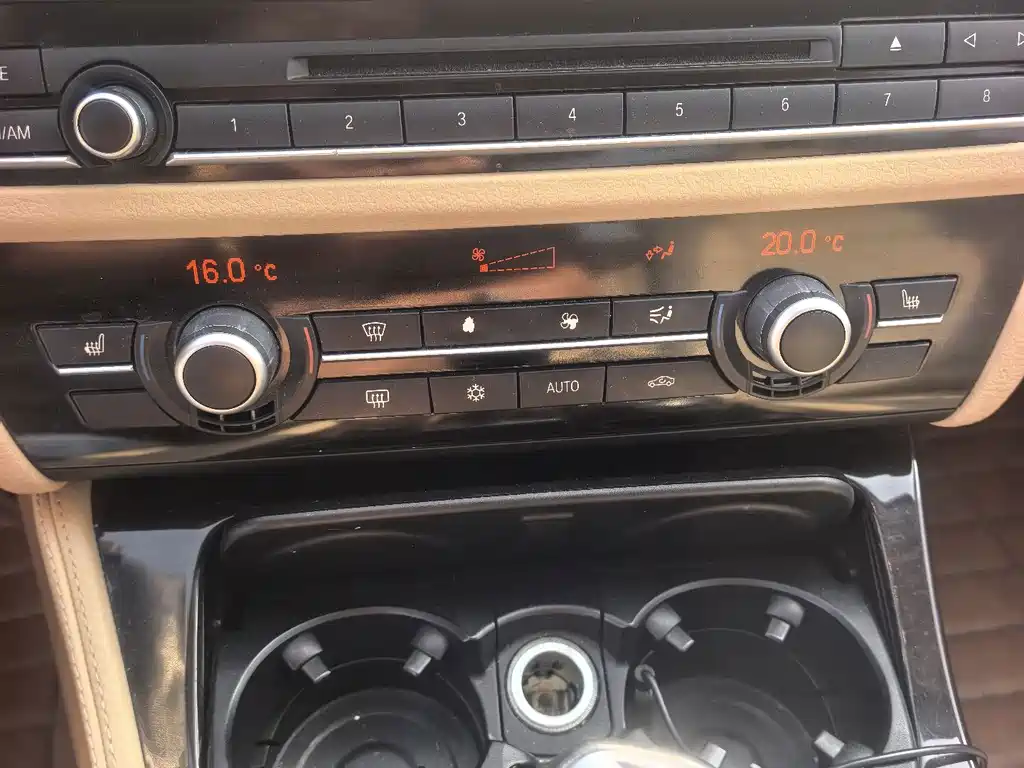 BMW 5 Series — миниатюра 8