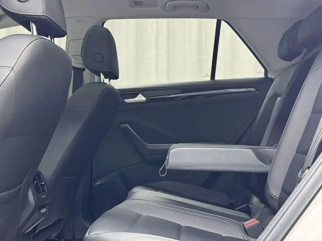 Volkswagen T-Roc — миниатюра 9