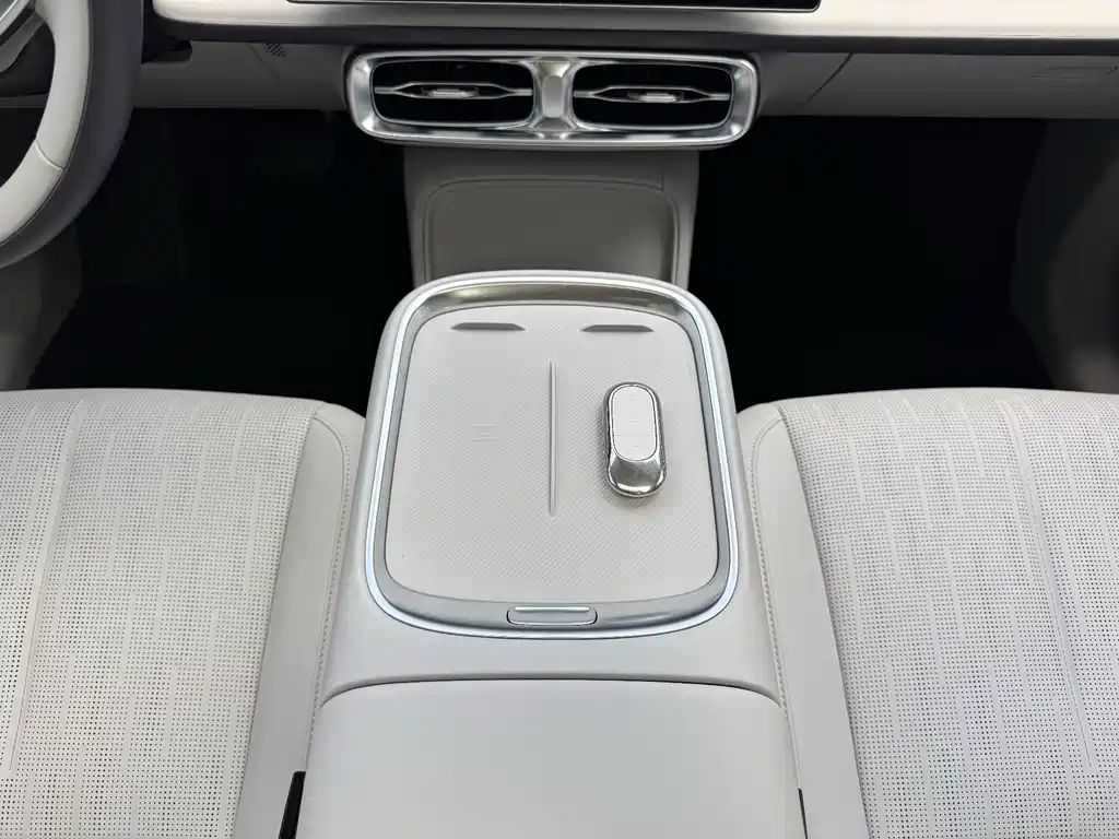 Leapmotor Leapmotor B10 — миниатюра 16