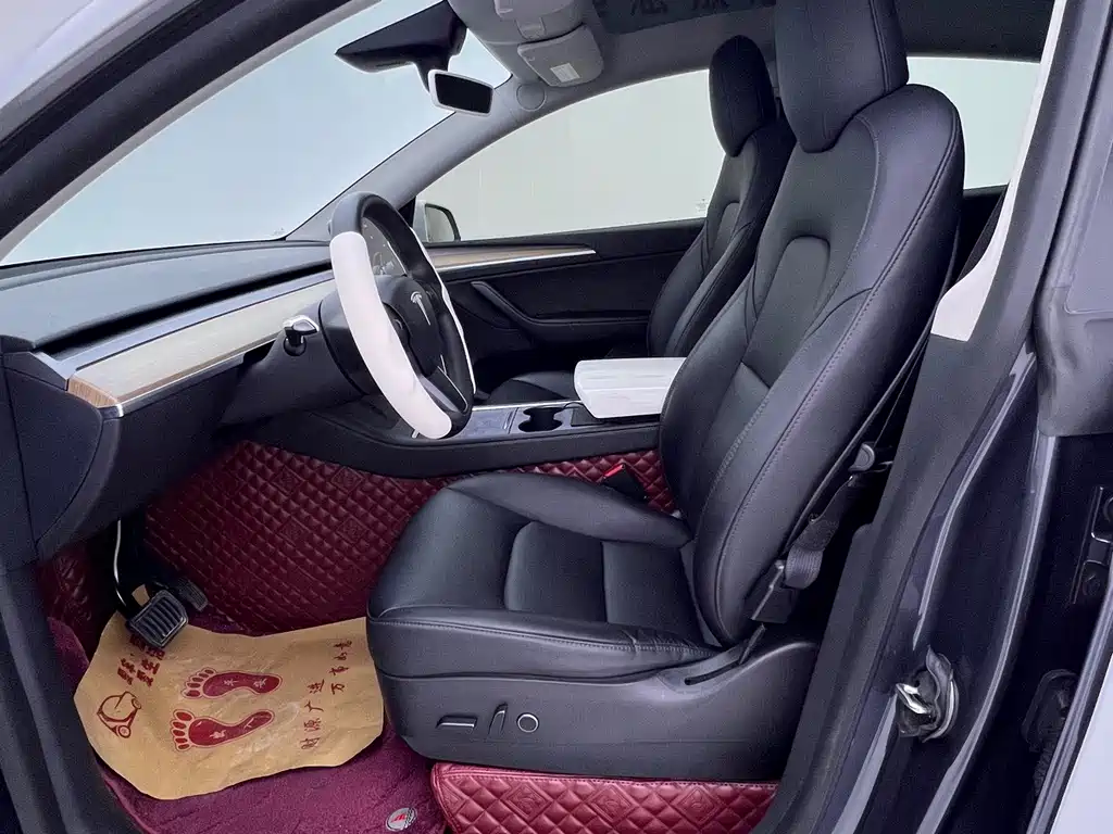 Tesla Model Y — миниатюра 8