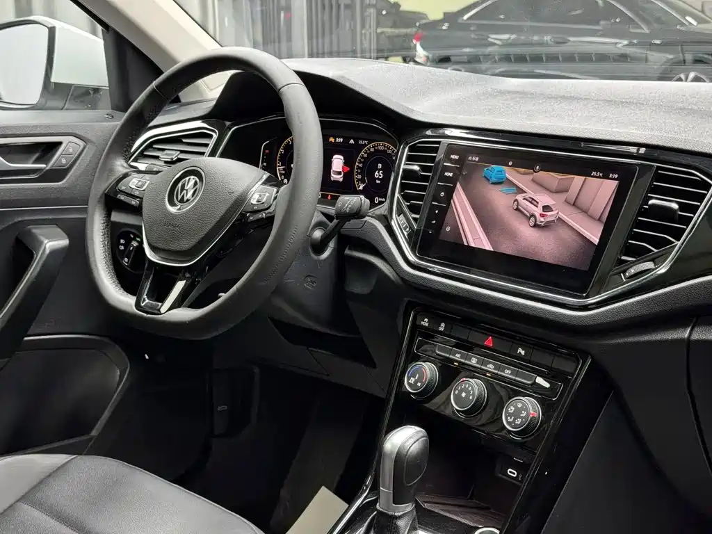 Volkswagen T-Roc — миниатюра 11